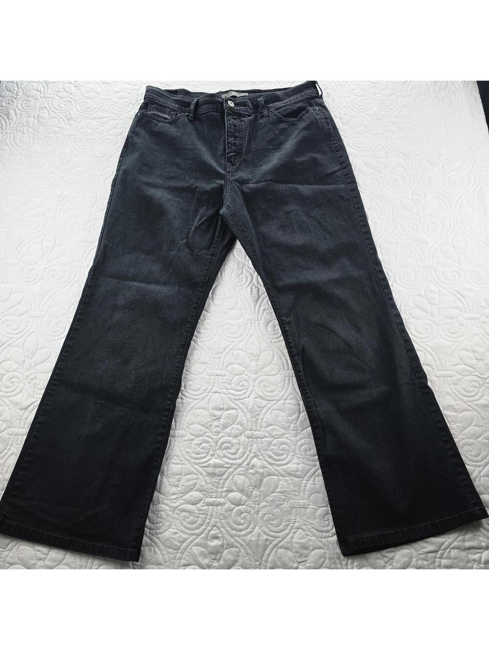 Levi’s 512 Perfectly Slimming Bootcut Jeans Dark Wash size 16